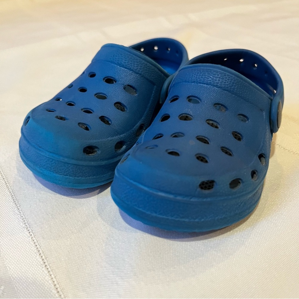 Unisex Kids Blue Clogs Slippers Sandals Slip on Shoes Eur 20-21 Size 4-5 12-18 M